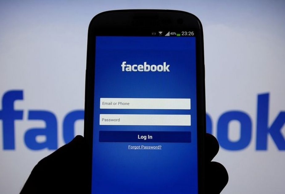 “Facebook” istifadəçilərin məlumatlarını onlarla smartfon istehsalçısına ötürür