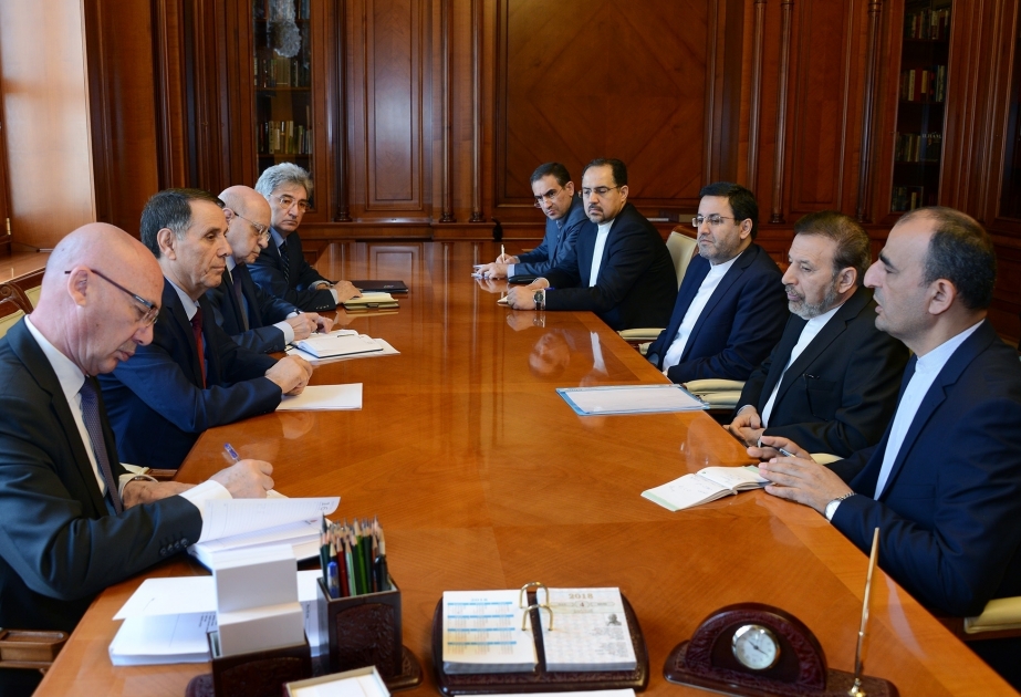 Premierminister Novruz Mammadov trifft iranische Delegation um Mahmoud Vaezi