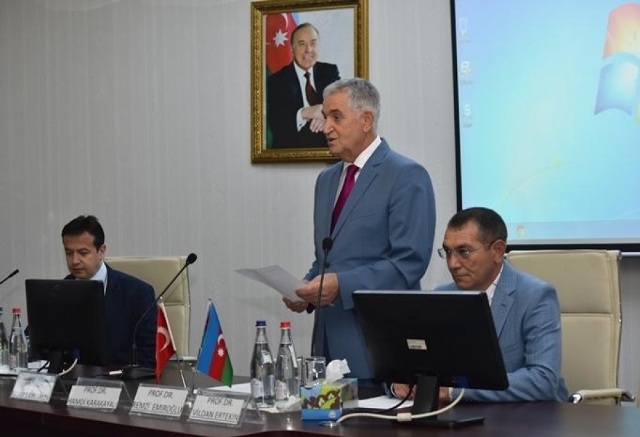 Tibb Universitetində müasir pediatrik xəstələrin problemləri müzakirə olunub
