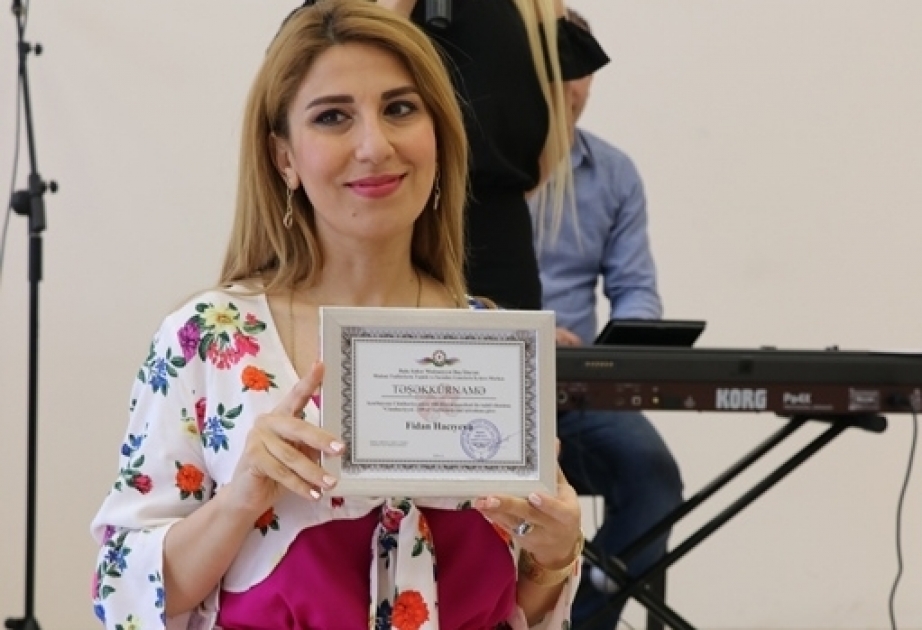Xalq Artisti uşaqlar üçün konsert verib