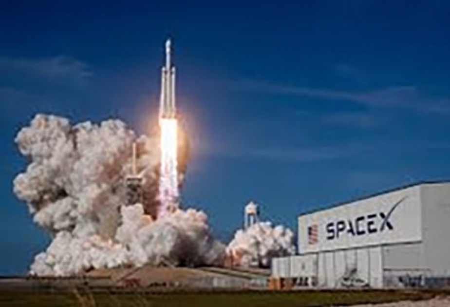 SpaceX отложила до середины 2019 года первый полет космических туристов на Луну