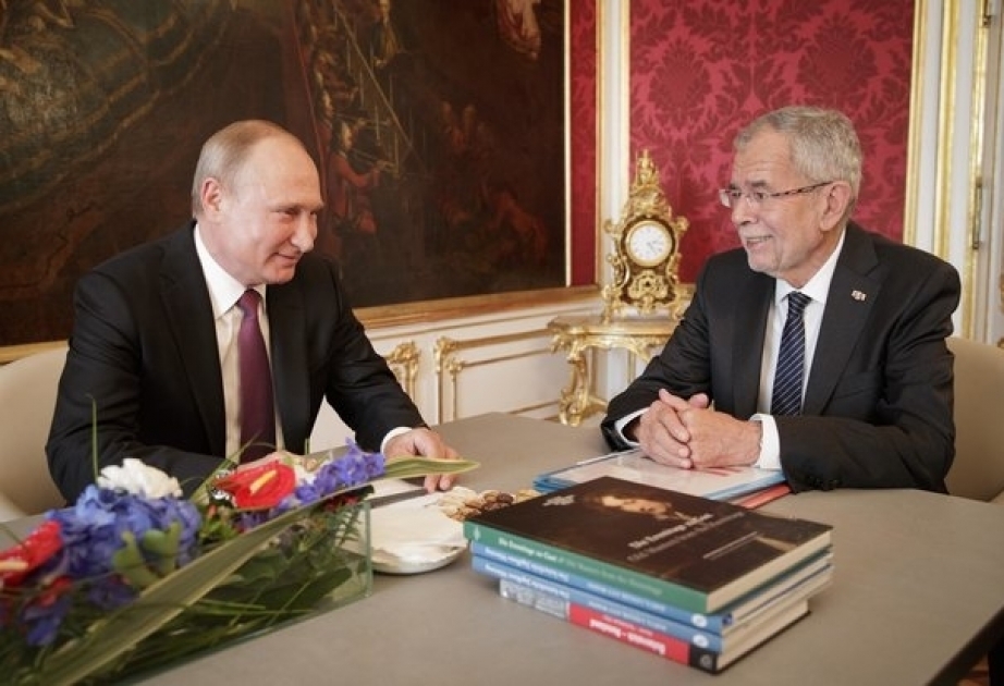 Vladimir Putin yenidən Rusiya Prezidenti seçildikdən sonra ilk səfərini Avstriyaya edib
