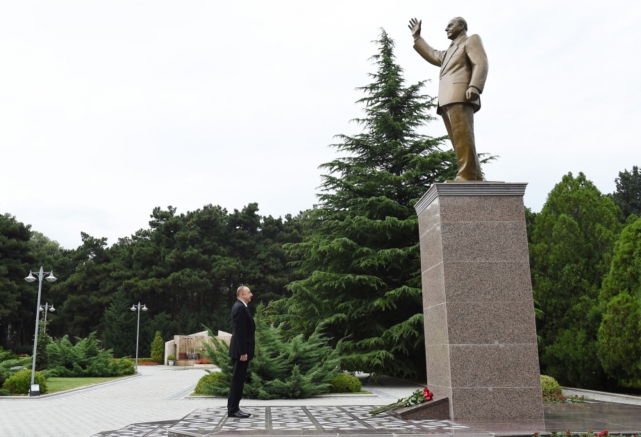 Visite du monument d’Heydar Aliyev à Naftalan VIDEO