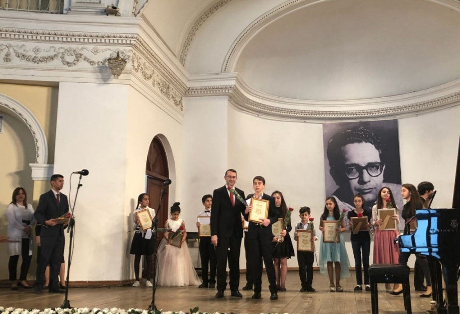 Bülbül adına uşaq incəsənət məktəbinin şagirdləri uğurlarını artırırlar