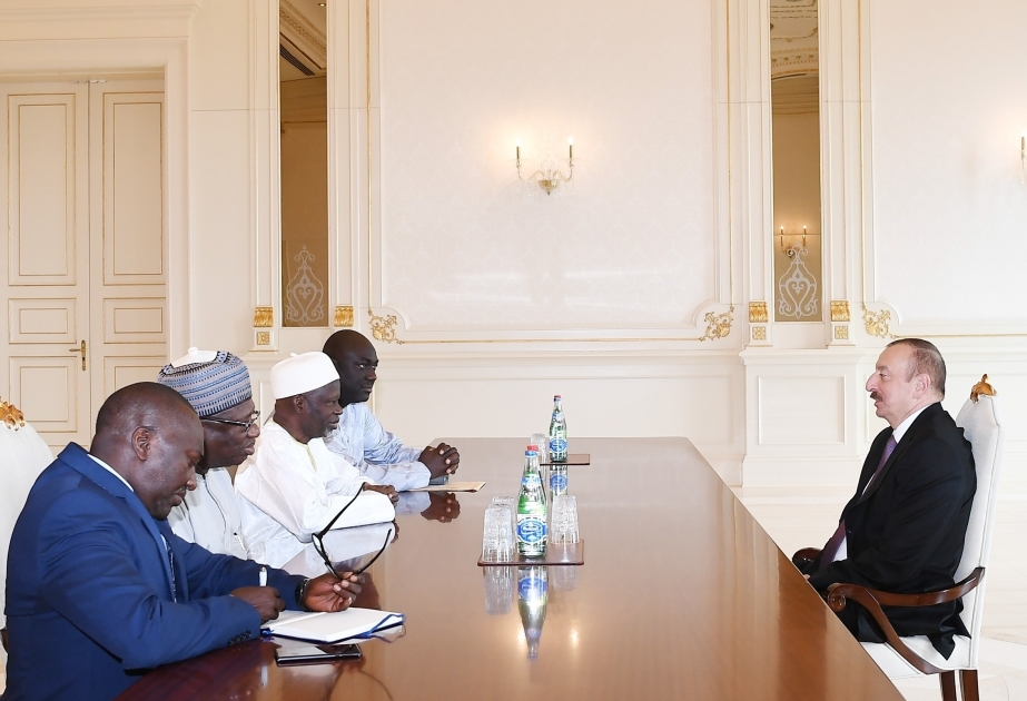 伊利哈姆·阿利耶夫总统接见冈比亚外交部长率领的代表团