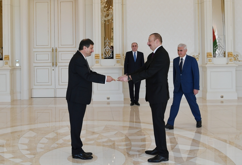 Staatspräsident Ilham Aliyev empfängt neuen Botschafter von Bulgarien VIDEO