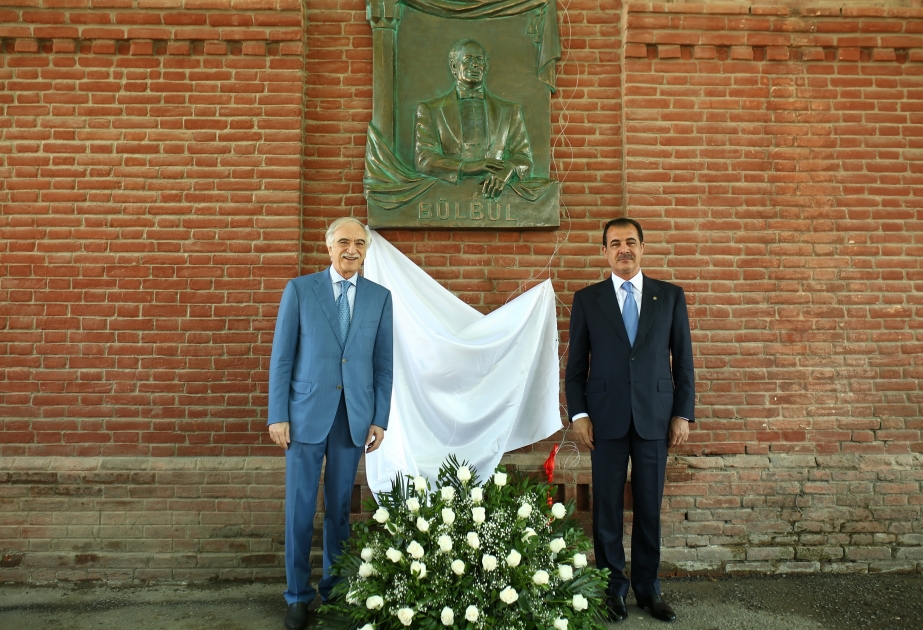 Gəncədə dahi Bülbülün adını daşıyan küçə və barelyef açılıb