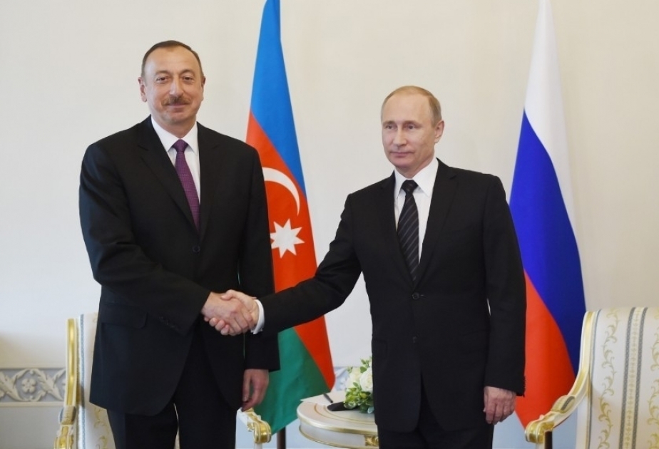 Präsident Ilham Aliyev gratuliert Präsident Wladimir Putin zum Tag Russlands