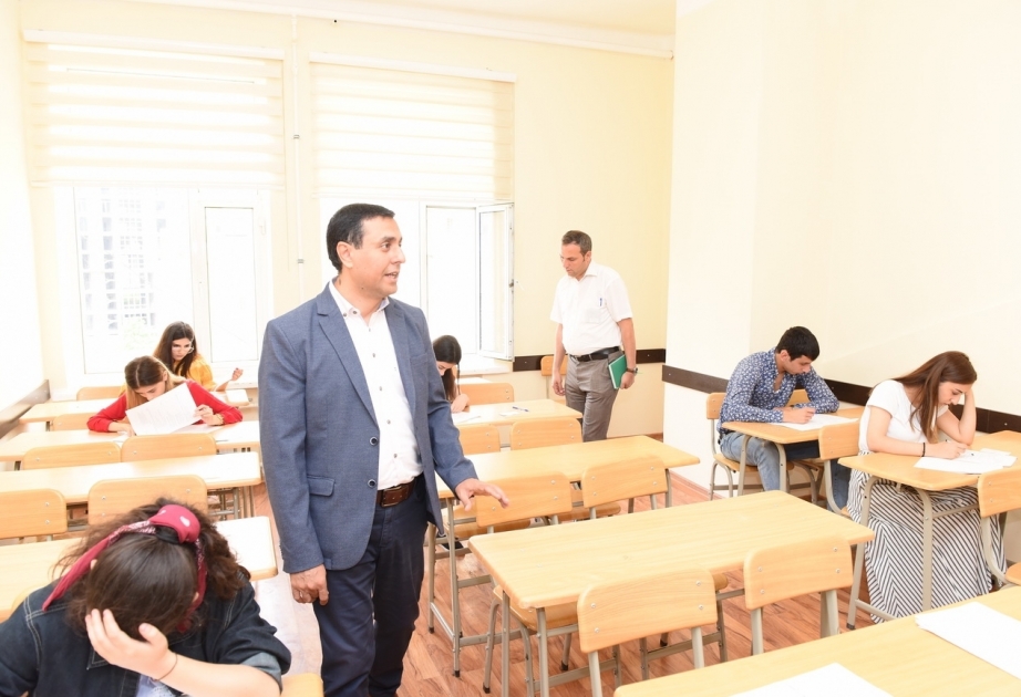 İctimaiyyət nümayəndələri Azərbaycan Dillər Universitetində imtahan prosesini izləyiblər