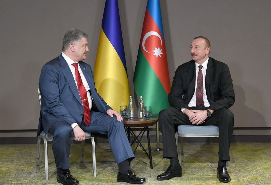Präsident Ilham Aliyev trifft mit Präsident Petro Poroshenko in Eskisehir VIDEO