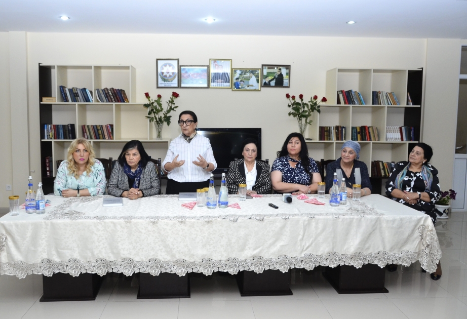 Yeni Azərbaycan Partiyası Qadınlar Şurasının üzvləri ahıllarla görüşüblər