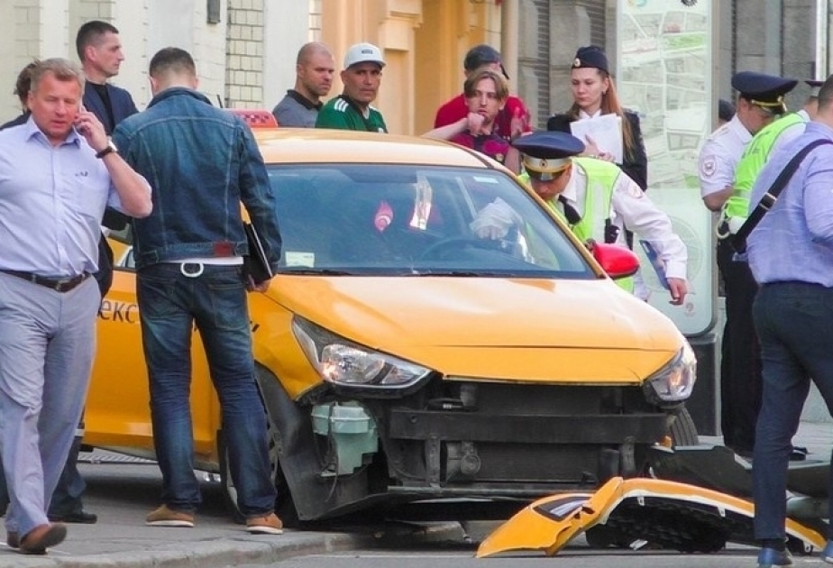 Two Azerbaijanis injured as taxi runs into crowd in downtown Moscow