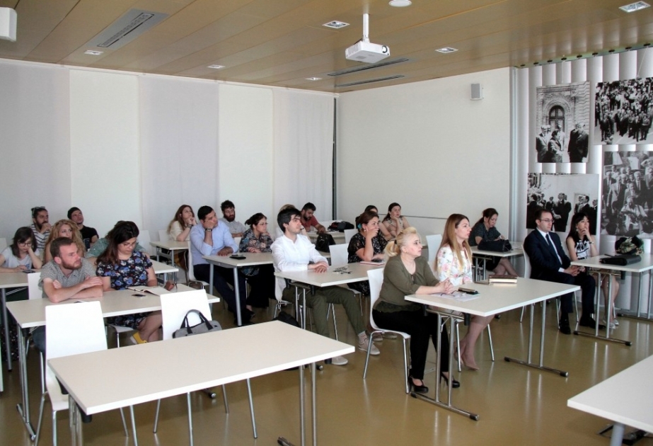 Xalça Muzeyində mədəni sənaye sahələrində investisiyaların əhəmiyyətinə dair seminar keçirilib