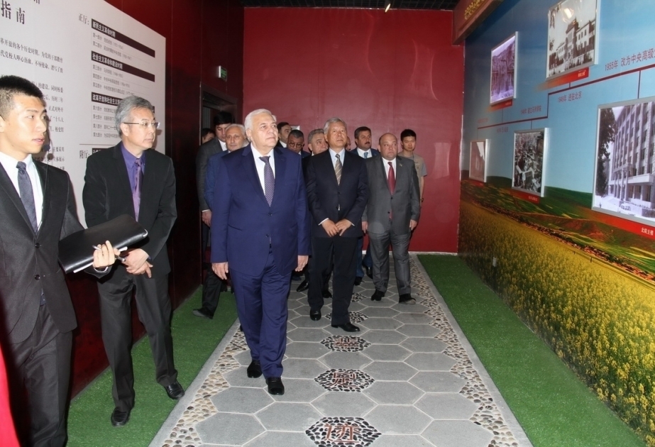 Parlamentssprecher Ogtay Asadov zu Besuch in China