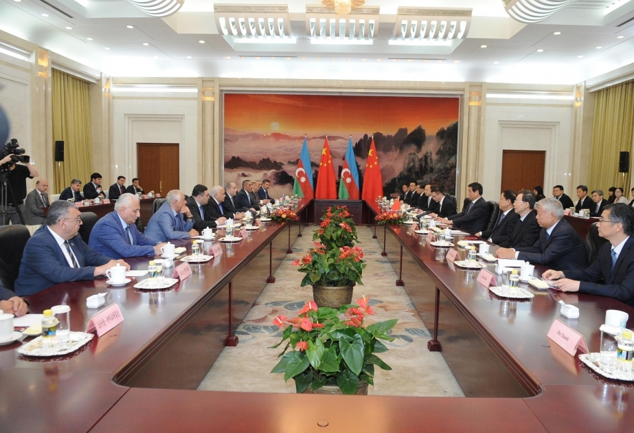 国民议会议长会见中国全国人大常委会委员长