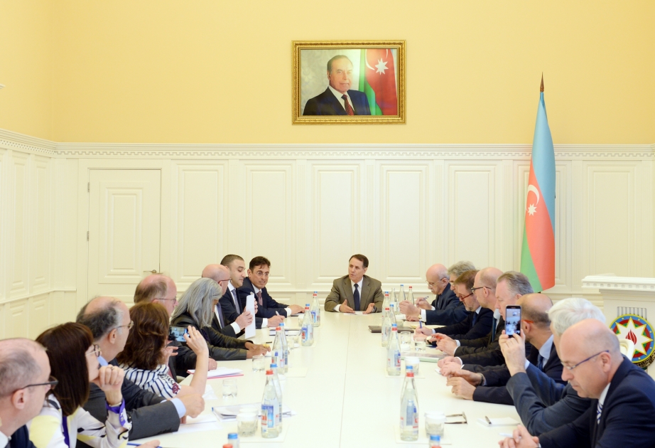 Premierminister Novruz Mammadov trifft OSZE-Delegation