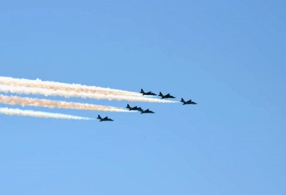 Военно-авиационные средства осуществляют подготовительные полеты над Бакинской бухтой ВИДЕО