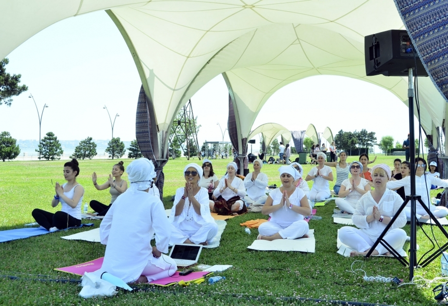 Bakıda Yoqa festivalına start verilib VİDEO