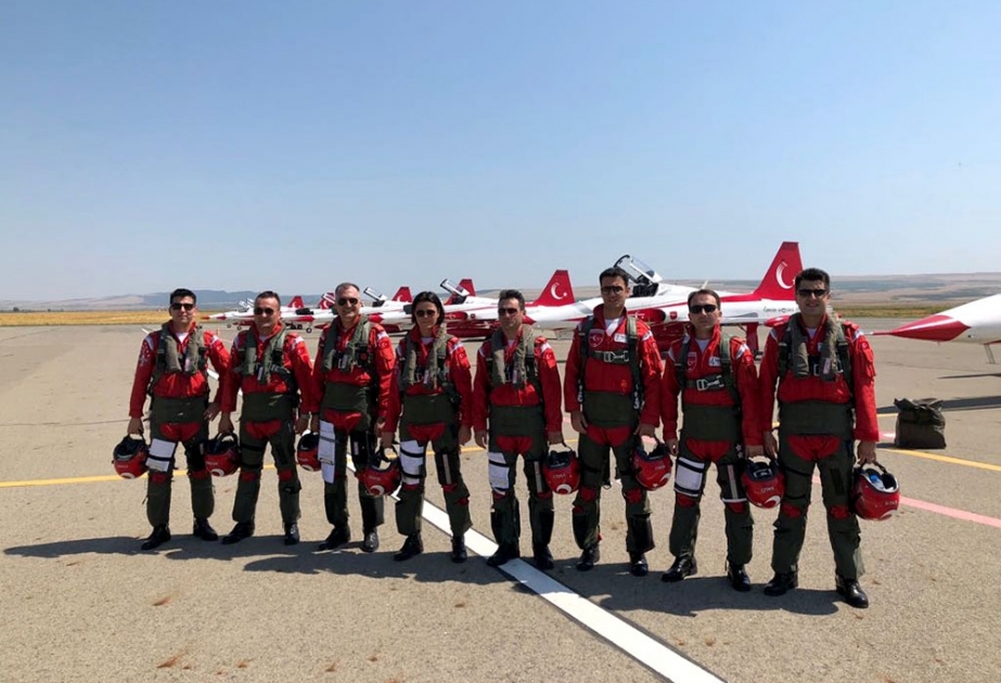 “Türk Ulduzları” aviasiya qrupu ölkəmizə gəlib
