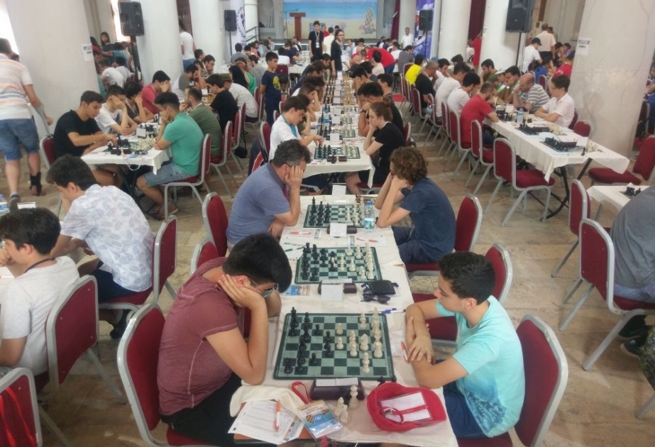 Азербайджанские шахматисты успешно выступают в Чешме