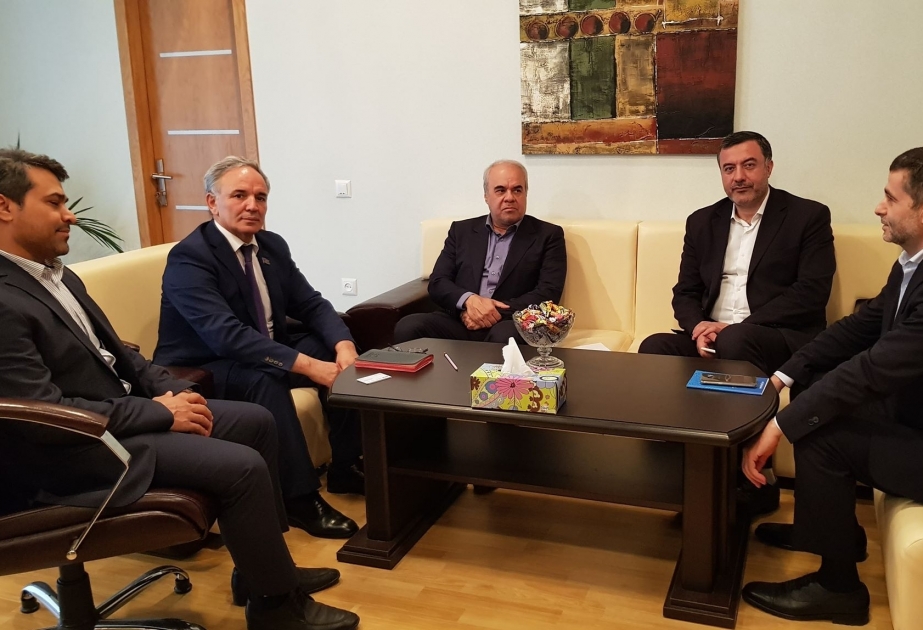 مباحثات تعزيز التعاون بين مؤسسات أذربيجان وإيران الإعلامية