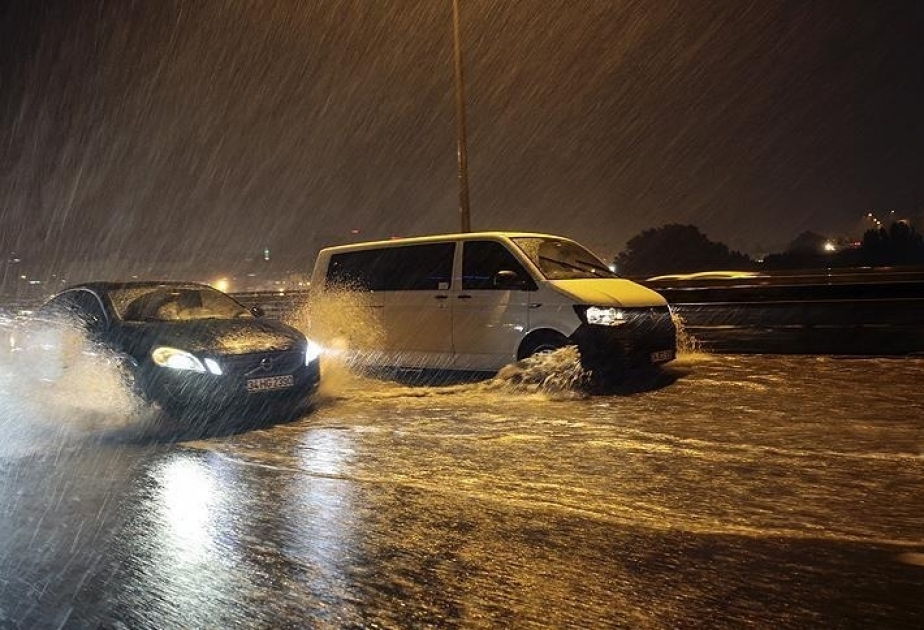 أمطار غزيرة وفيضانات في إسطنبول