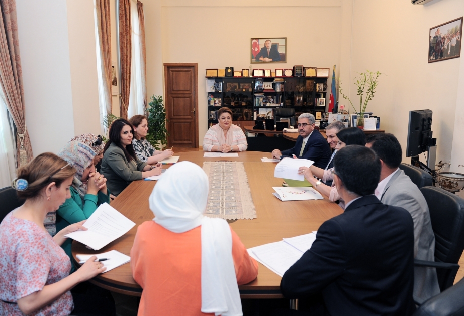 رئيسة الجهاز الحكومي لمشكلات الأسرة والمرأة والطفل تستقبل وكيل وزارة الحكم المحلي الفلسطيني مع الوفد المرافق له