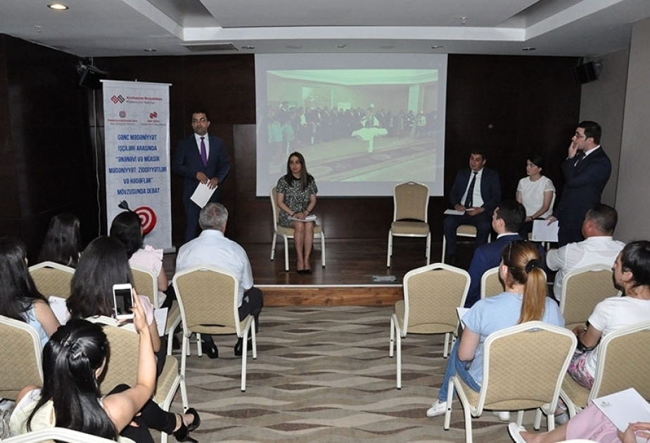 “Ənənəvi və müasir mədəniyyət: ziddiyyətlər və hədəflər” mövzusunda debat-müzakirə keçirilib