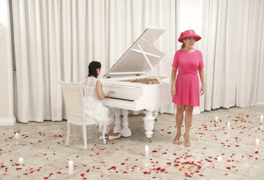 Gənc pianoçu Ayla Kəlbiyeva “Məhəbbət əfsanəsi” adlı solo konsertini təqdim edib VİDEO