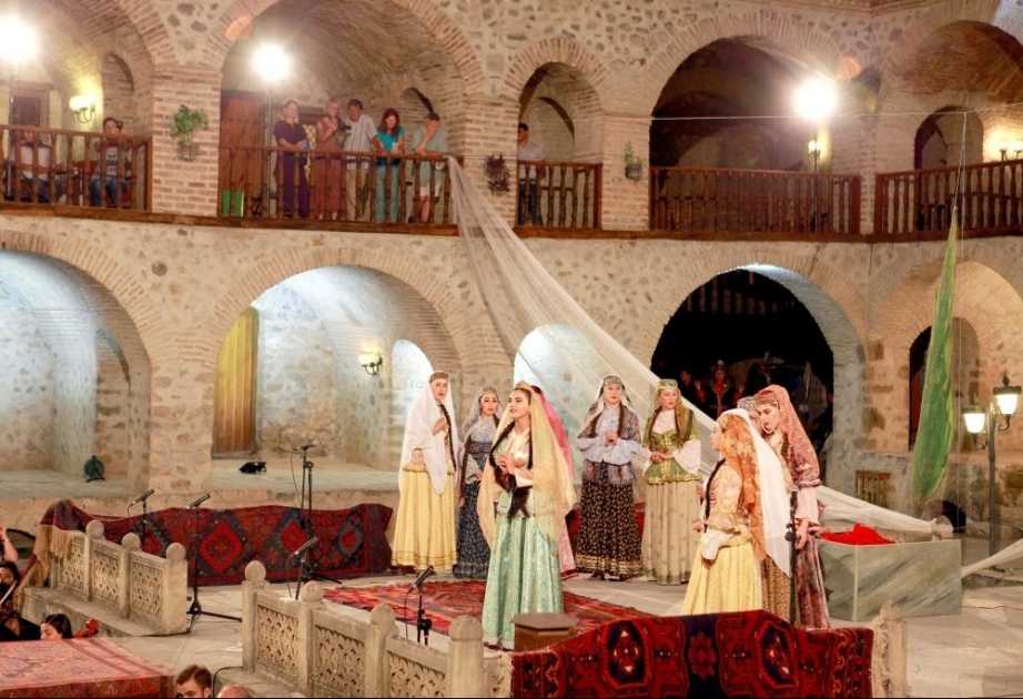 Opera və Balet Teatrının yaradıcı heyəti Şəkidə çıxış edib
