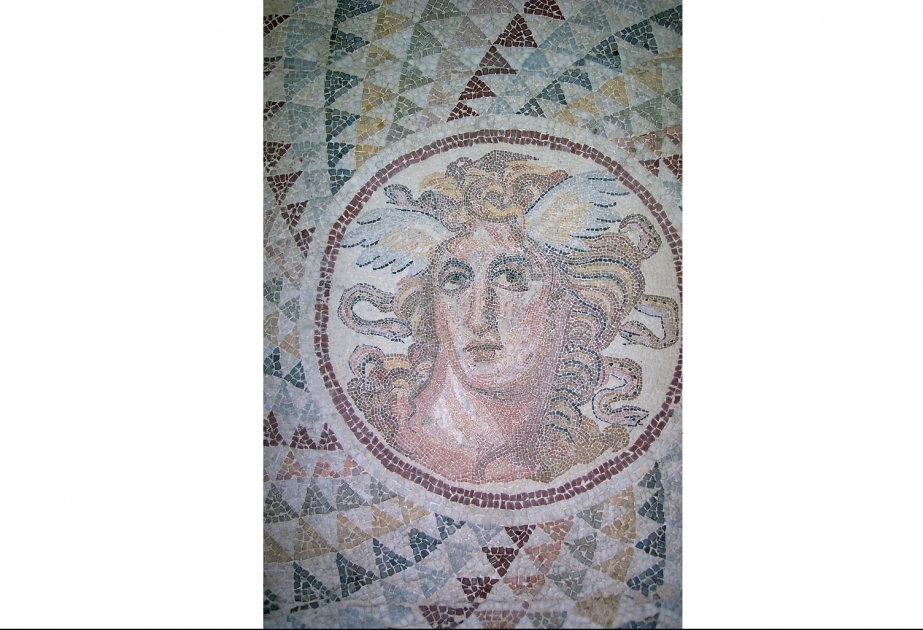 Античная мозаика c изображением медузы Горгоны в Турции