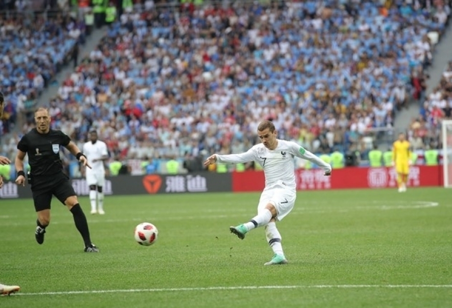 2018年俄罗斯世界杯：法国队战胜乌拉圭队，成为第一支打进半决赛的球队