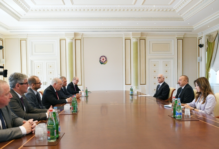 Präsident Ilham Aliyev empfängt schweizerische Delegation VIDEO