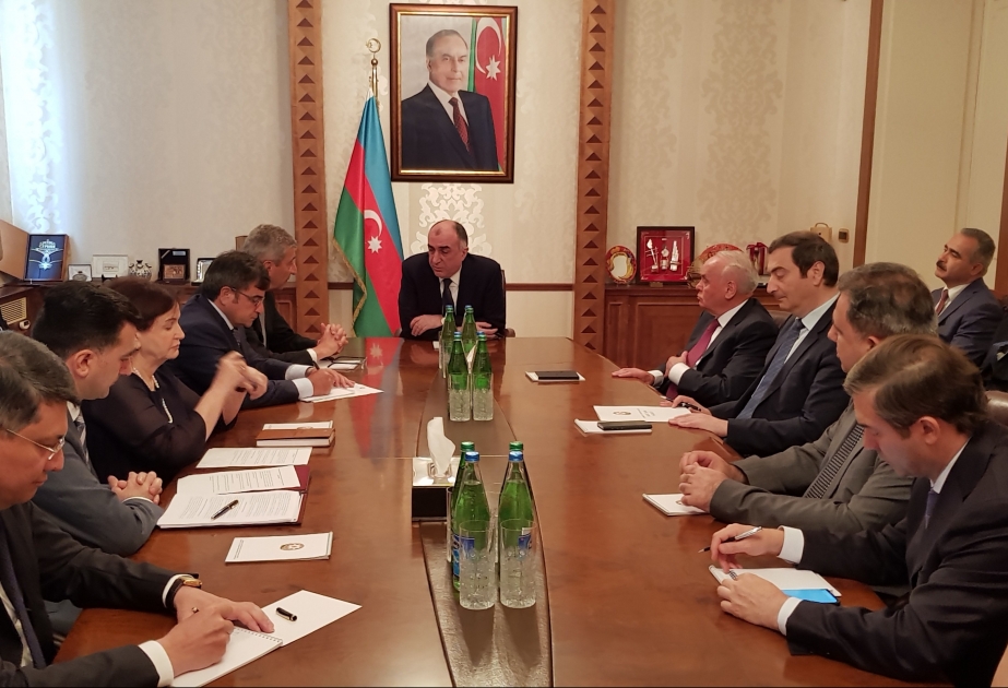 Xarici İşlər Nazirliyində diplomatik xidmət orqanları əməkdaşlarının peşə bayramı münasibətilə iclas keçirilib