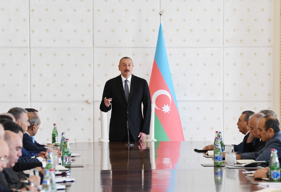 Prezident İlham Əliyevin sədrliyi ilə Nazirlər Kabinetinin 2018-ci ilin birinci yarısının sosial-iqtisadi inkişafının yekunlarına və qarşıda duran vəzifələrə həsr olunan iclası keçirilib YENİLƏNİB VİDEO
