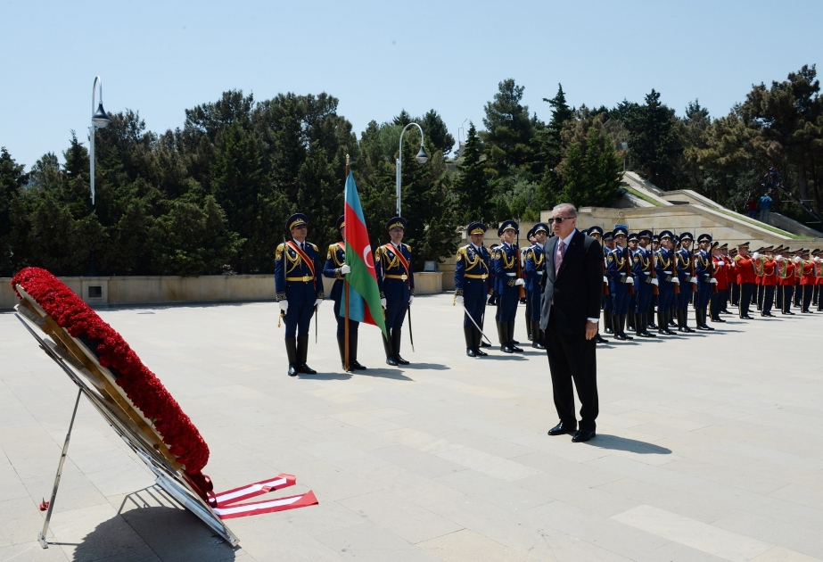 Prezident Rəcəb Tayyib Ərdoğan şəhidlərin xatirəsini ehtiramla yad edib YENİLƏNİB