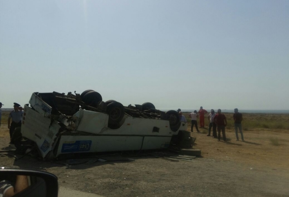 قتيل وأكثر من 10 مصابين ثمنُ غفوة سائق للشاحنة صدمها بالحافلة