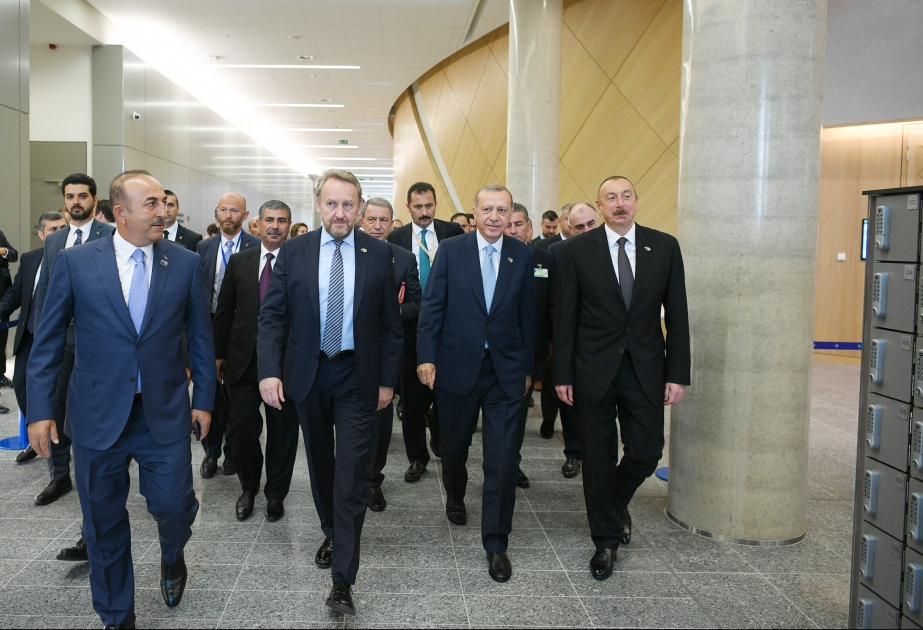 الرئيس إلهام علييف يحضر اجتماع مجلس حلف شمال الأطلسي في بعثة 
