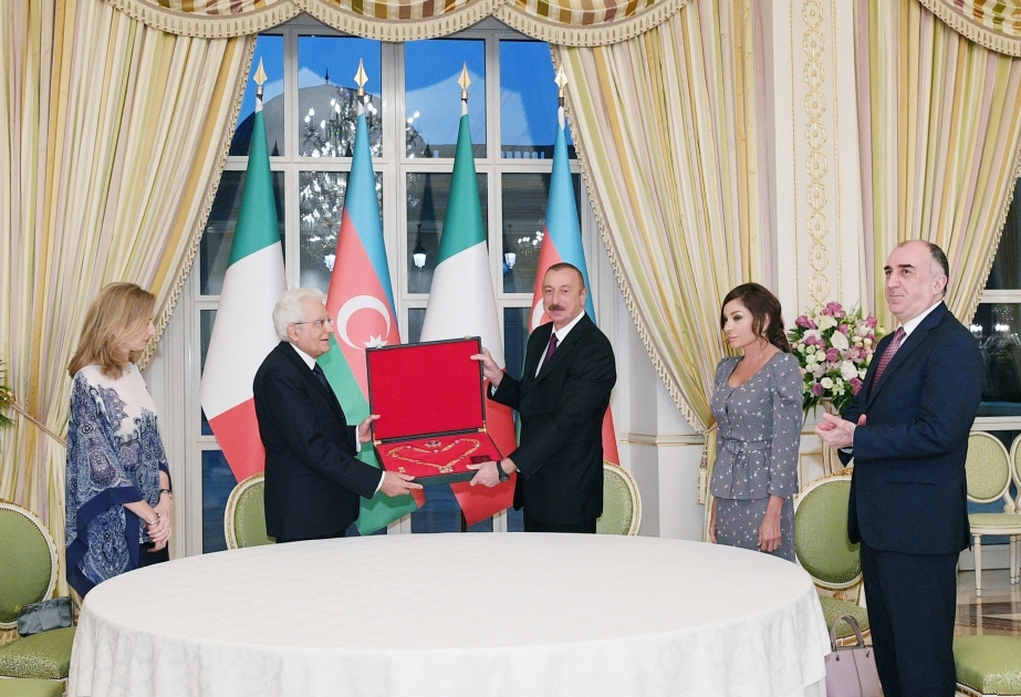 Remise de décorations en marge de la visite officielle du président italien en Azerbaïdjan VIDEO