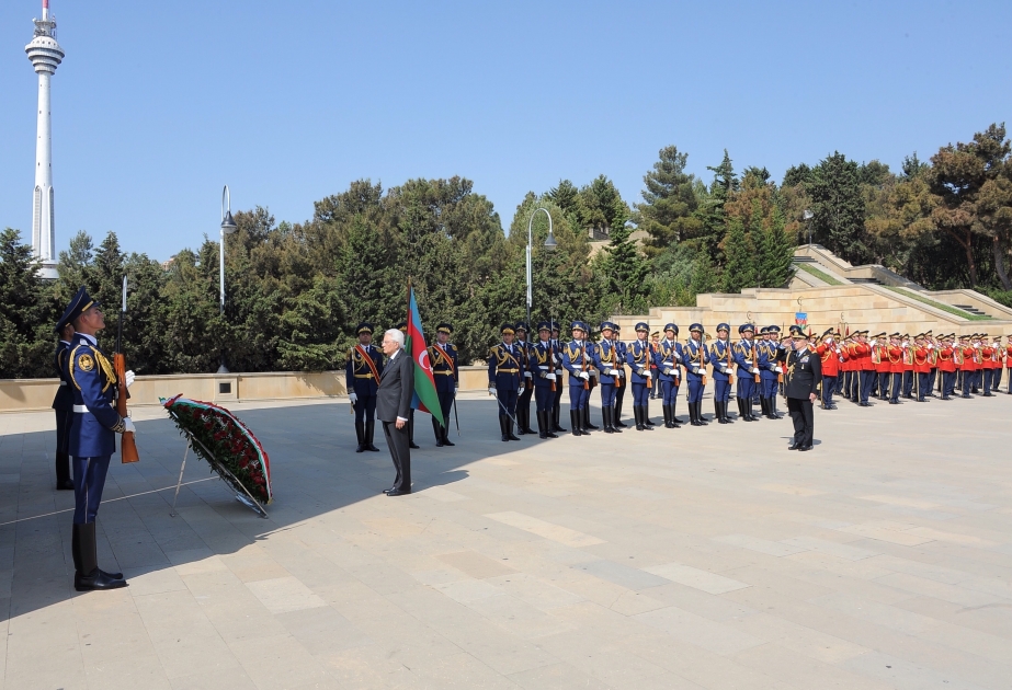 Italian President Sergio Mattarella pays respect to Azerbaijani martyrs