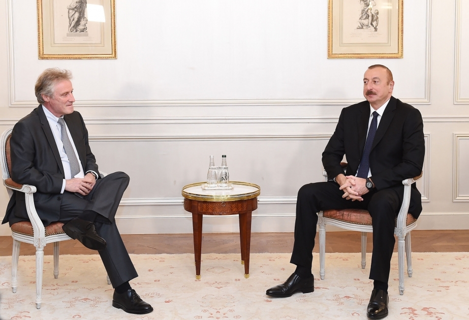 Paris: Treffen von Präsident Ilham Aliyev mit Vizepräsident von Thales International VIDEO