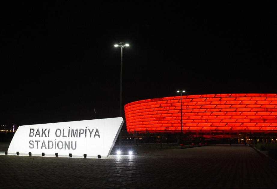 Bakı Olimpiya Stadionu Xüsusi Olimpiya Hərəkatının 50 illik yubileyi münasibətilə qırmızı rəngə boyanıb