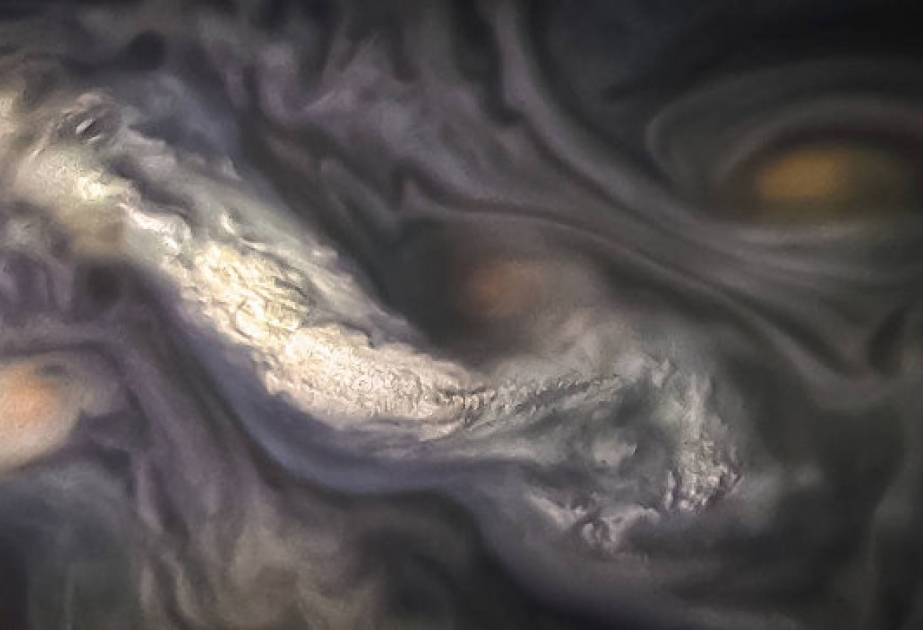 NASA показало необычные облака на Юпитере