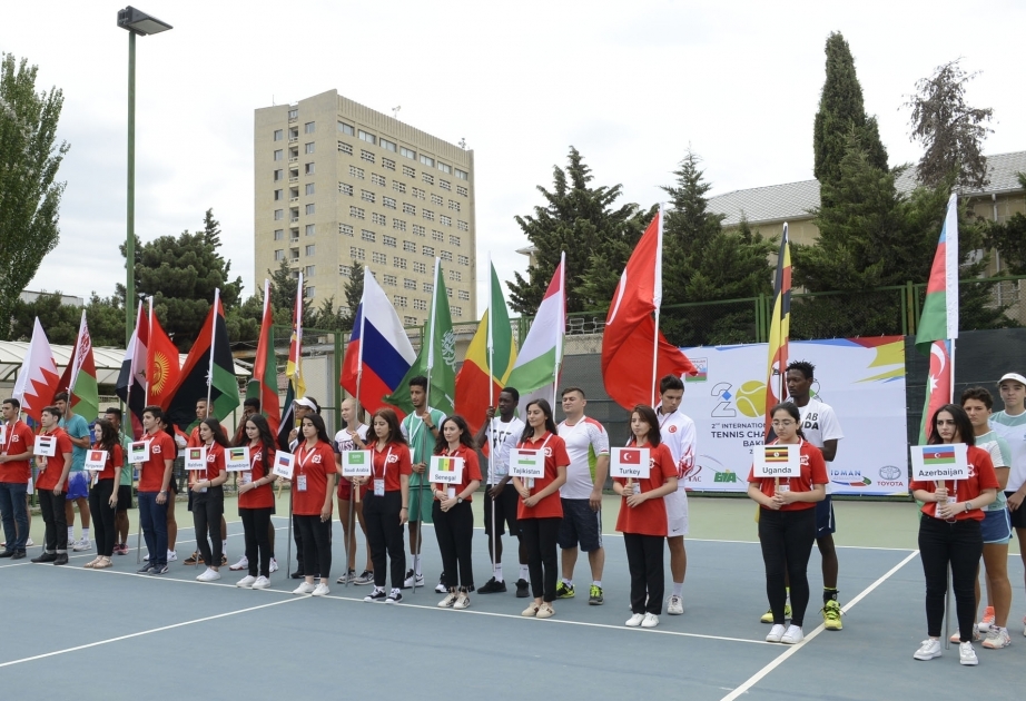 В Баку состоялась церемония открытия второго международного чемпионата солидарности по теннису