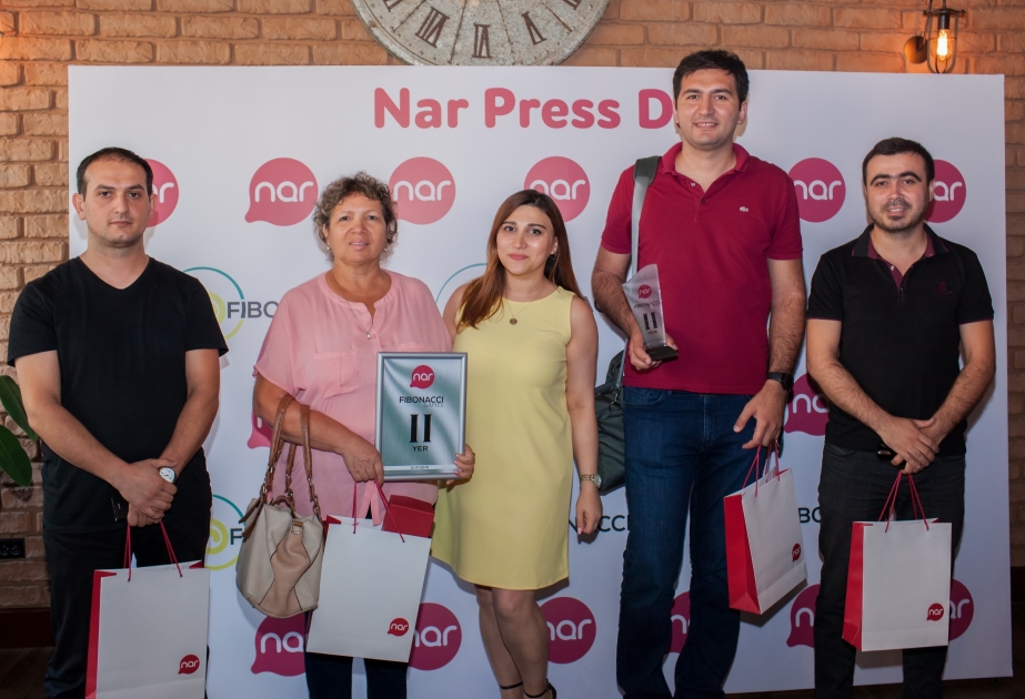 “Nar” mətbuat nümayəndələrini təbrik edib