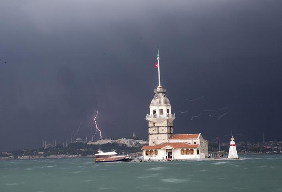 Güclü yağış və dolu İstanbulda problemlər yaradıb