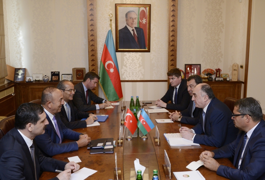 Außenminister Mammadyarov trifft mit seinem türkischen Kollegen