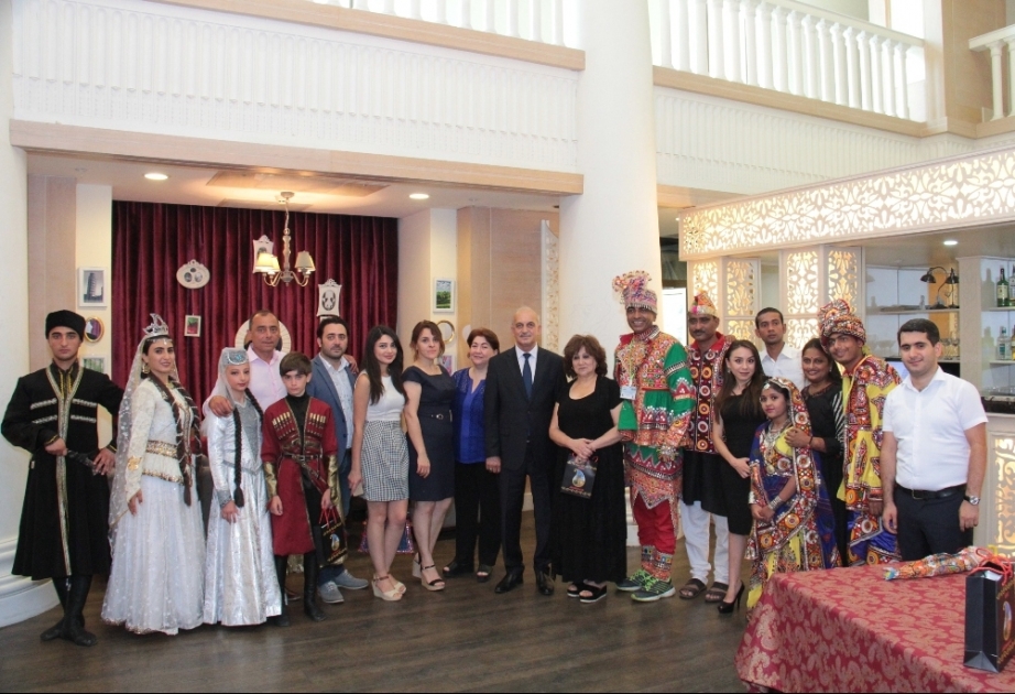 Beynəlxalq Folklor Festivalı iştirakçıları ilə görüş keçirilib