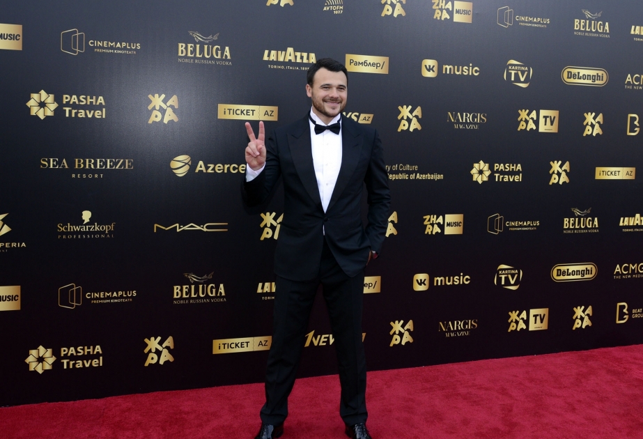 Celebrities walk red carpet as Zhara festival kicks off in Baku