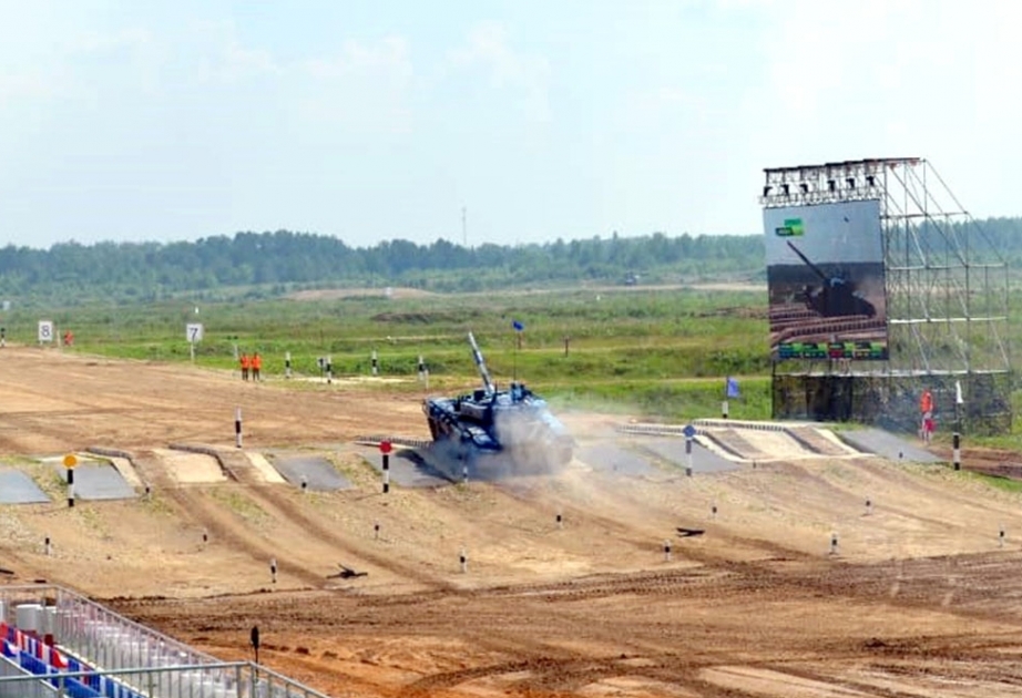 Azerbaijani tankmen become first in their group in “Tank Biathlon” contest
